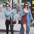 Lily Aldridge et Behati Prinsloo enceinte font du shopping entre amies à West Hollywood. Elles retrouvent plus tard Rosie Huntington-Whiteley pour déjeuner. Le 30 mars 2016