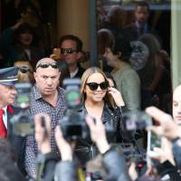 Mariah Carey provoque une émeute à Paris : Ses fans se battent pour un selfie