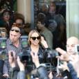 Mariah Carey déclenche une émeute de fans à Paris le 20 avril 2016. La diva quitte l'hôtel Plaza Athénée pour se rendre chez le créateur Azzedine Alaïa. A sa descente de voiture, les fans surexcités finissent par se battre pour obtenir un selfie avec elle. © Cyril Moreau / Bestimage