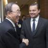 Leonardo DiCaprio et Ban Ki Moon lors de la conférence sur le "Paris Climate Agreement" aux Nations-Unies à New York, le 22 avril 2016.