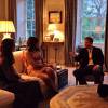 La duchesse Catherine de Cambridge et le prince Harry avec Michelle Obama le 22 avril 2016 dans l'appartement 1A du palais de Kensington. Photo : Twitter @KensingtonRoyal