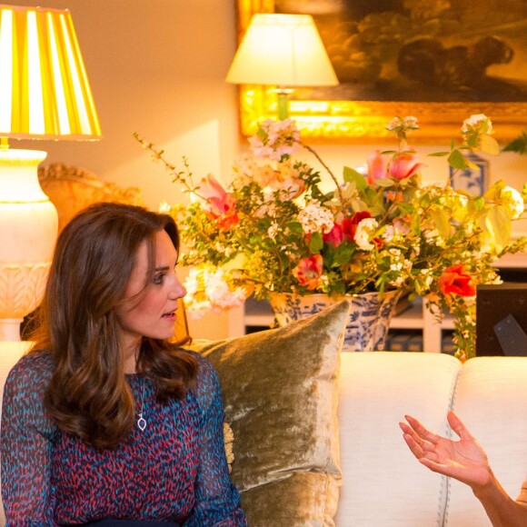 Kate Middleton et Michelle Obama s'entretiennent. Le duc et la duchesse de Cambridge et le prince Harry accueillaient le 22 avril 2016 chez eux, au palais de Kensington, le président Barack Obama et sa femme Michelle pour un dîner privé. L'occasion pour le chef d'Etat américain de rencontrer le prince George de Cambridge.