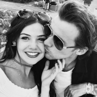 Louis Tomlinson et Danielle Campbell officialisent avec un selfie romantique