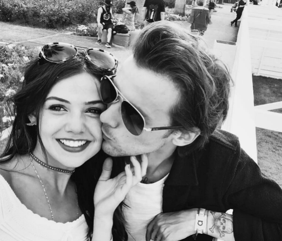 Louis Tomlinson a publié un premier selfie de couple avec sa chérie Danielle Campbell sur sa page Instagram, le 25 avril 2016