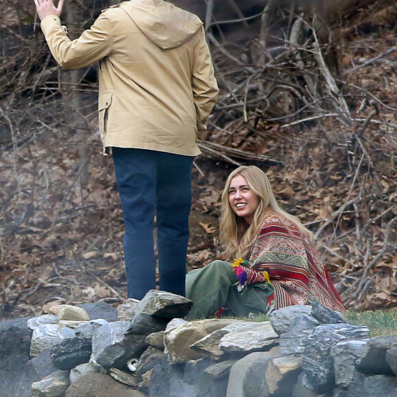 Miley Cyrus tourne avec Woody Allen pour une série diffusé par Amazon dans le comté de Westchester près de New York le 10 mars 2016.