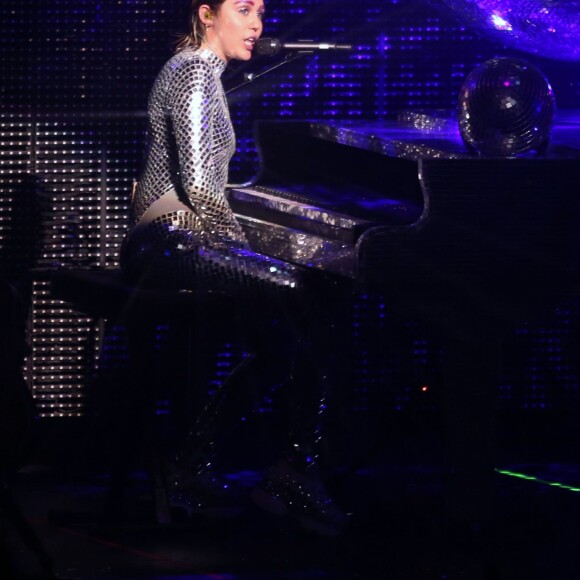 Concert de Miley Cyrus à Vancouver le 14 décembre 2015.
