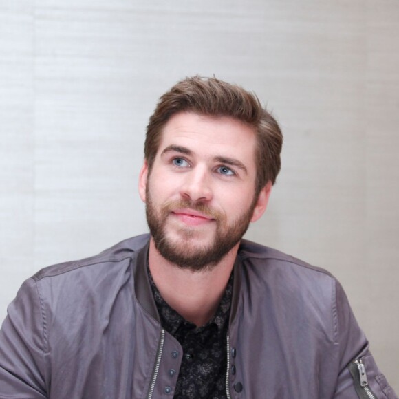 Liam Hemsworth en Conférence de presse avec les acteurs du film "Independance Day Resurgence" à West Hollywood. Le 31 mars 2016