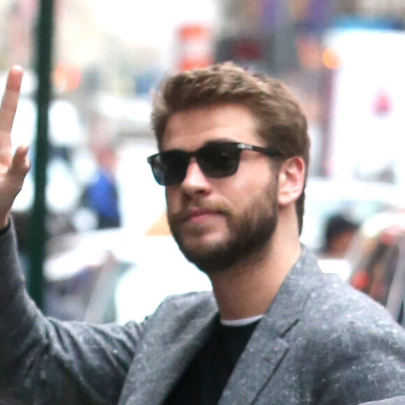 Liam Hemsworth participe à l'émission "Good Morning America" aux ABC Studios à New York, le 18 novembre 2015.