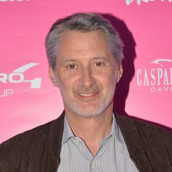 Exclusif - Antoine de Caunes - Photocall du dîner de l'équipe du Grand Journal de Canal Plus à la suite Sandra and Co au 63 la Croisette, à l'occasion du 68e festival international du film de Cannes. Le 12 mai 2015.