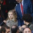 La princesse Leonor des Asturies accompagnait son papa le roi Felipe VI d'Espagne au stade Vicente-Calderon le 27 avril 2016 pour la demi-finale aller de Ligue des Champions entre l'Atletico Madrid et le Bayern Munich.