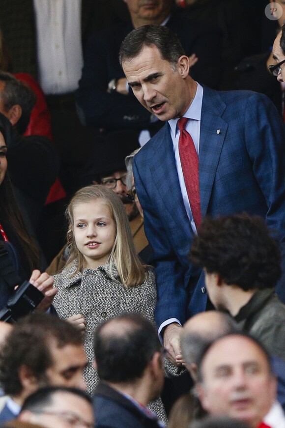 La princesse Leonor des Asturies accompagnait son papa le roi Felipe VI d'Espagne au stade Vicente-Calderon le 27 avril 2016 pour la demi-finale aller de Ligue des Champions entre l'Atletico Madrid et le Bayern Munich.