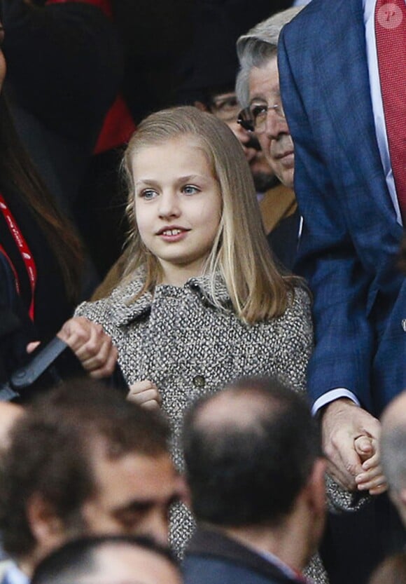 La princesse Leonor des Asturies accompagnait son père le roi Felipe VI d'Espagne au stade Vicente-Calderon le 27 avril 2016 pour la demi-finale aller de Ligue des Champions entre l'Atletico Madrid et le Bayern Munich.