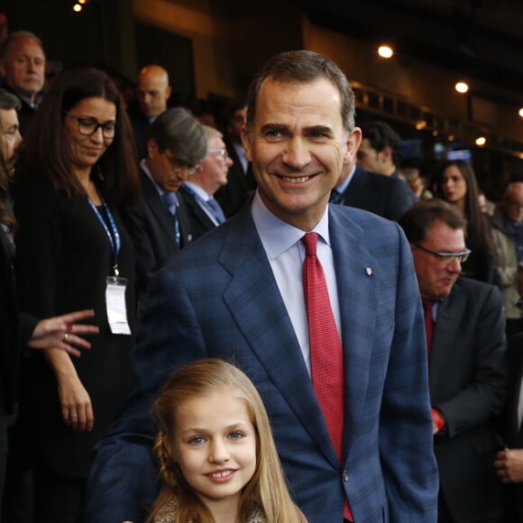 Le roi Felipe VI était accompagné de sa fille la princesse Leonor des Asturies au stade Vicente-Calderon le 27 avril 2016 pour la demi-finale aller de Ligue des Champions entre l'Atletico Madrid et le Bayern Munich.