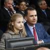 Le roi Felipe VI était accompagné de sa fille la princesse Leonor des Asturies, assise à côté de Vicente del Bosque, au stade Vicente-Calderon le 27 avril 2016 pour la demi-finale aller de Ligue des Champions entre l'Atletico Madrid et le Bayern Munich.