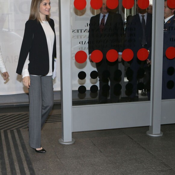 La reine Letizia d'Espagne assiste à une réunion du CERMI à Madrid le 28 avril 2016