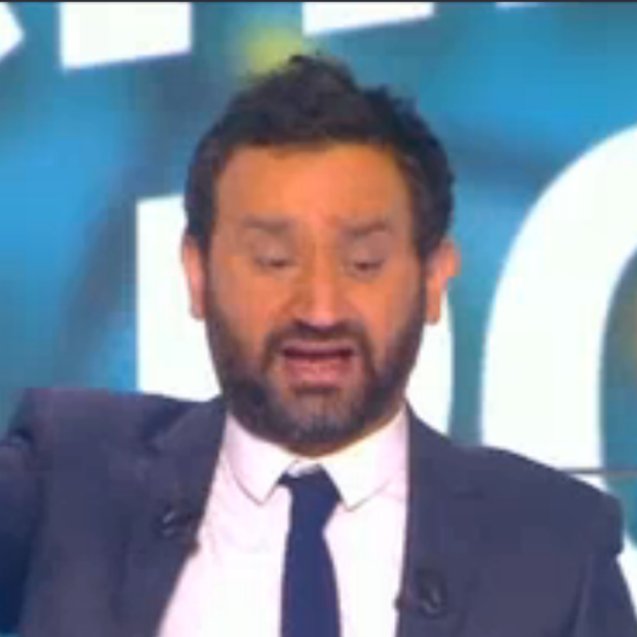 Cyril Hanouna, émue aux larmes, dans Touche pas à mon poste sur D8, le jeudi 28 avril 2016.