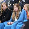La princesse Catharina-Amalia, la princesse Alexia et la princesse Ariane des Pays-Bas frigorifiées lors de la Fête du Roi le 27 avril 2016 à Zwolle pour les 49 ans du roi Willem-Alexander des Pays-Bas.