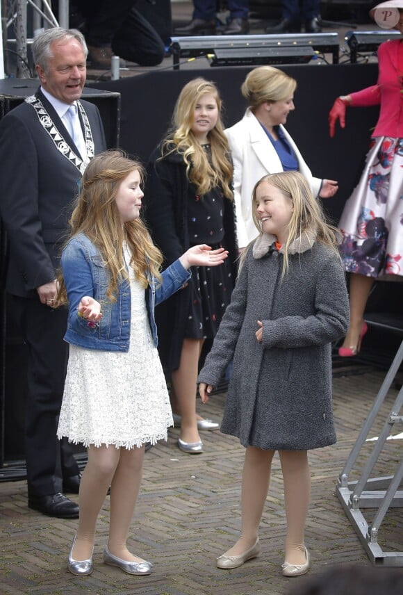 La princesse Ariane et la princesse Alexia des Pays-Bas lors de la Fête du Roi le 27 avril 2016 à Zwolle pour les 49 ans du roi Willem-Alexander des Pays-Bas.