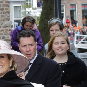 La reine Maxima des Pays-Bas, habillée par Natan, lors de la Fête du Roi le 27 avril 2016 à Zwolle pour les 49 ans du roi Willem-Alexander des Pays-Bas.