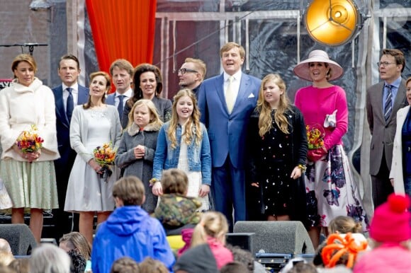 La princesse Marilene, le prince Maurits, le prince Pieter Christiaan, la princesse Anita, la princesse Annette, le prince Bernhard, la princesse Ariane, la princesse Alexia, le roi Willem-Alexander, la princesse Amalia, la reine Maxima des Pays-Bas - La famille royale des Pays-Bas lors du Kingsday à Zwolle. Le 27 avril 2016 27/04/2016 - Zwolle