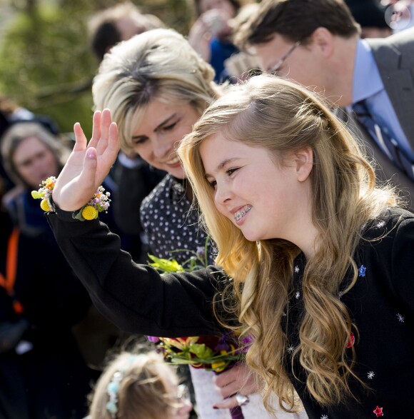 La princesse Laurentien et la princesse Amalia des Pays-Bas - La famille royale des Pays-Bas lors du Kingsday à Zwolle. Le 27 avril 2016 27/04/2016 - Zwolle