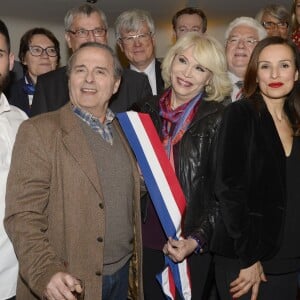 Exclusif - Edouard Collin, Raymond Acquaviva, Amanda Lear, Marie Parouty et Camille Hugues - Députés et sénateurs à la pièce de théâtre "La Candidate" avec Amanda Lear à La Michodière à Paris. Le 27 avril 2016 © Coadic Guirec / Bestimage