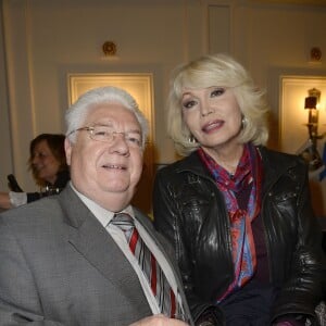 Exclusif - Amanda Lear et guest - Députés et sénateurs à la pièce de théâtre "La Candidate" avec Amanda Lear à La Michodière à Paris. Le 27 avril 2016 © Coadic Guirec / Bestimage