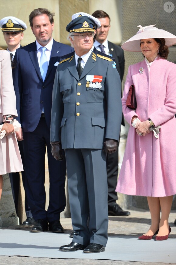 Chris O'Neill, la reine Silvia et le roi Carl Gustav de Suède - Cérémonie des forces armées suédoises pour le 70ème anniversaire du roi Carl Gustav de Suède dans la cour du palais royal à Stockholm. Le 30 avril 2016
