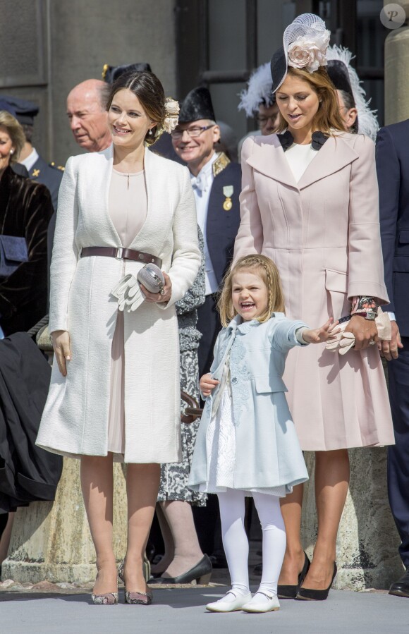 La princesse Sofia (Hellqvist), la princesse Madeleine et la princesse Estelle de Suède - Cérémonie des forces armées suédoises pour le 70ème anniversaire du roi Carl Gustav de Suède dans la cour du palais royal à Stockholm. Le 30 avril 2016