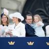 Chris O'Neill, la princesse Madeleine, la princesse Victoria et son fils le prince Oscar, le prince Daniel et sa fille la princesse Estelle, la princesse Sofia (Hellqvist), le prince Carl Philip de Suède - La famille royale de Suède au balcon du palais royal à Stockholm pour le 70ème anniversaire du roi Carl Gustav de Suède, le 30 avril 2016