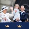 La princesse Victoria et son fils le prince Oscar, le prince Daniel et sa fille la princesse Estelle de Suède - La famille royale de Suède au balcon du palais royal à Stockholm pour le 70ème anniversaire du roi Carl Gustav de Suède, le 30 avril 2016