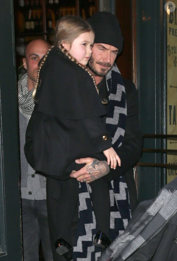 David Beckham et sa fille Harper - La famille Beckham à la sortie du restaurant Balthazar à New York, après le défilé de mode de Victoria Beckham. Le 14 février 2016