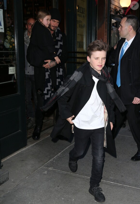 Cruz Beckham, David Beckham et sa fille Harper - La famille Beckham à la sortie du restaurant Balthazar à New York, après le défilé de mode de Victoria Beckham. Le 14 février 2016