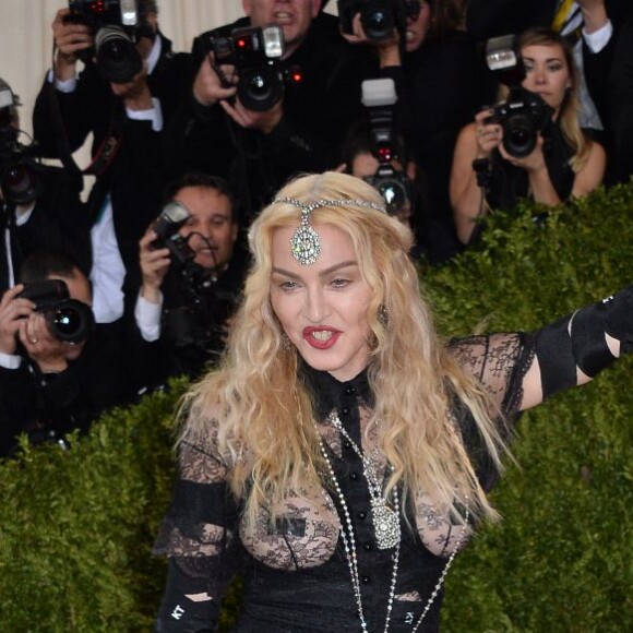 Madonna, en Givenchy - Soirée Costume Institute Benefit Gala 2016 (Met Ball) sur le thème de "Manus x Machina" au Metropolitan Museum of Art à New York, le 2 mai 2016.