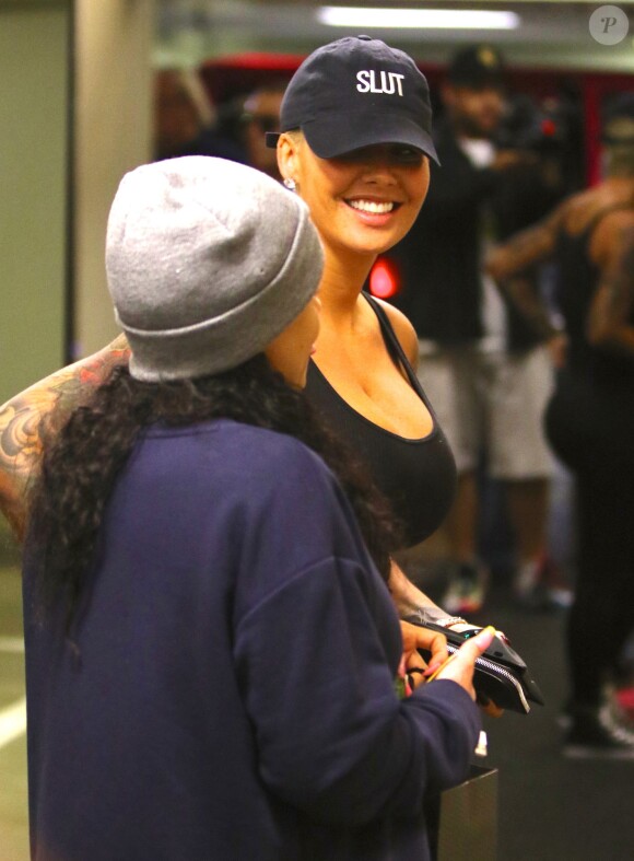 Amber Rose (qui porte une casquette avec l'inscription "Slut") se rend à la gym avec son amie Blac Chyna à Los Angeles, le 22 avril 2016.