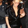 Rita Ora à l'after party du Met Gala portant un insigne "Je ne suis pas Becky" le 2 mai 2016 à New York