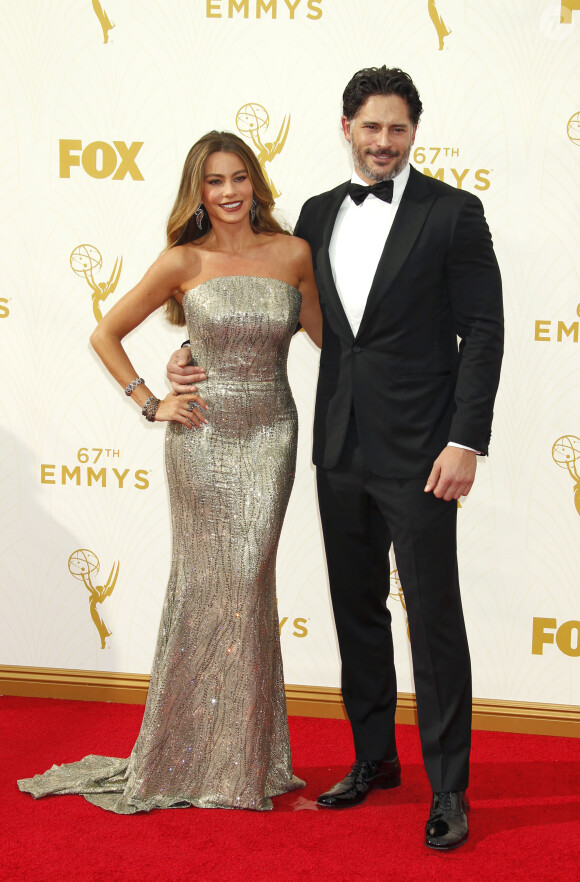 Sofia Vergara et son compagnon Joe Manganiello - Photocall des 67ème Emmy Awards au Théatre Microsoft de Los Angeles le 20 septembre 2015.