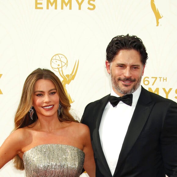 Sofia Vergara et son compagnon Joe Manganiello - Photocall des 67ème Emmy Awards au Théatre Microsoft de Los Angeles le 20 septembre 2015.