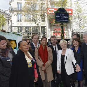 Christiane Taubira, Daniel Lauclair, George Pau-Langevin, Bruno Julliard, Catherine Salvador, Jean-François Legaret, Delphine Bürkli, Alain Delon et Isabelle Aubret à l'inauguration de la place Henri Salvador au 43, boulevard des Capucines à Paris le 3 mai 2016