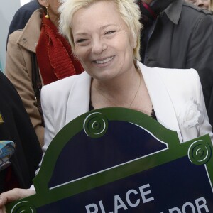 Catherine Salvador à l'inauguration de la place Henri Salvador au 43, boulevard des Capucines à Paris le 3 mai 2016