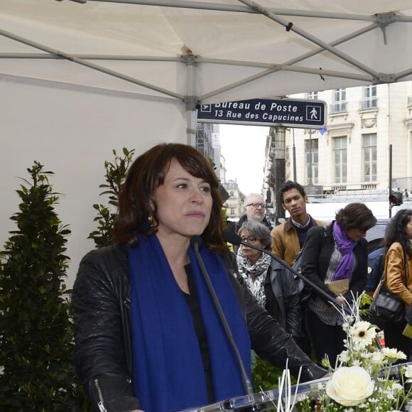 Delphine Bürkli à l'inauguration de la place Henri Salvador au 43, boulevard des Capucines à Paris le 3 mai 2016