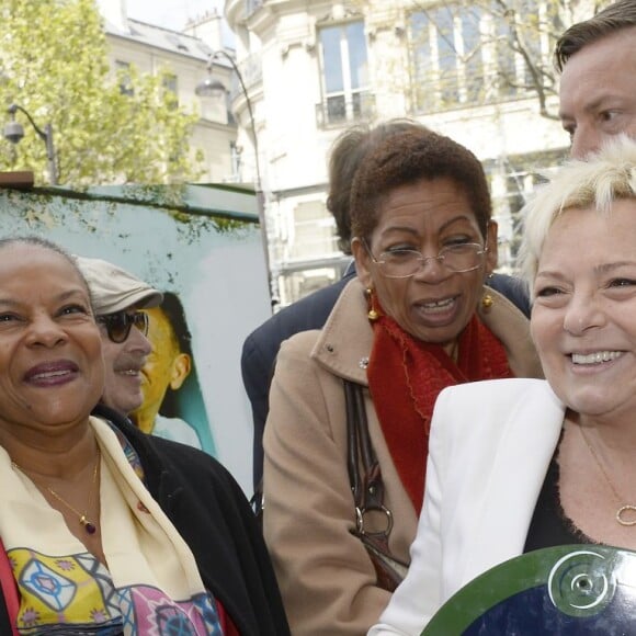 Bruno Julliard, Christiane Taubira, George Pau-Langevin et Catherine Salvador à l'inauguration de la place Henri Salvador au 43, boulevard des Capucines à Paris le 3 mai 2016