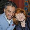 Gérard Holtz et son épouse Muriel à Paris le 5 mars 2012.