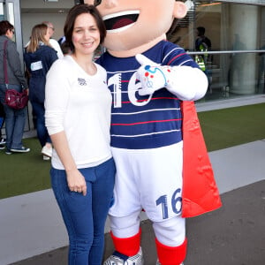 Nathalie Péchalat et Super Victor - Journée Evasion 2016 "Bleu Blanc Rouge" au Stade de France, Saint-Denis, en présence de Super Victor, la mascotte officielle de l'euro 2016 - Le 4 mai 2016 © Veeren / Bestimage