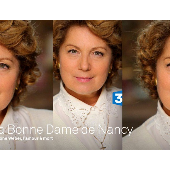 Véronique Genest incarne Simone Weber dans le téléfilm La bonne dame de Nancy diffusée sur France 3. Image promotionnelle publiée sur le compte Twitter de la chaîne.