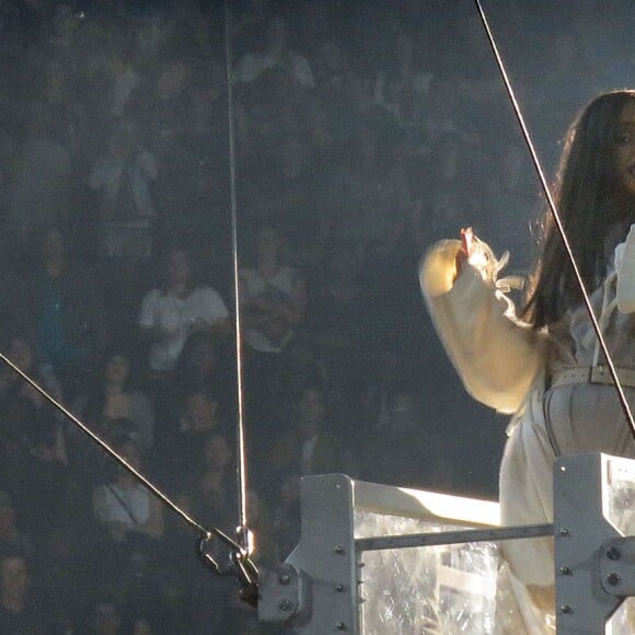 Rihanna en concert au Forum à Los Angeles pour sa tournée "Anti World Tour" le 3 mai 2016. La performance de la chanteuse à duré 90 minutes. Elle a chanté 23 titres et est arrivée avec 30 minutes de retard