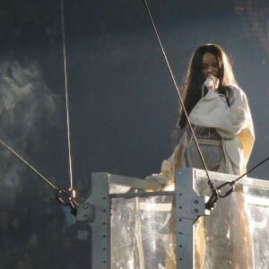 Rihanna en concert au Forum à Los Angeles pour sa tournée "Anti World Tour" le 3 mai 2016. La performance de la chanteuse à duré 90 minutes. Elle a chanté 23 titres et est arrivée avec 30 minutes de retard