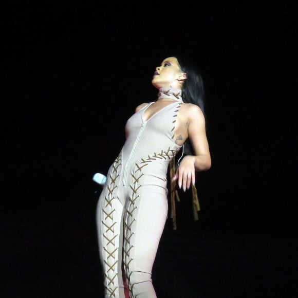 Rihanna en concert au Forum à Los Angeles pour sa tournée "Anti World Tour" le 3 mai 2016. La performance de la chanteuse à duré 90 minutes. Elle a chanté 23 titres et est arrivée avec 30 minutes de retard