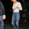 Rihanna quittant le restaurant The Nice Guy avec un groupe d'amis et Drake à Los Angeles le 4 mai 2016