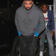 Drake lors de son arrivée au restaurant The Nice Guy avec un groupe d'amis et Rihanna à Los Angeles le 4 mai 2016
